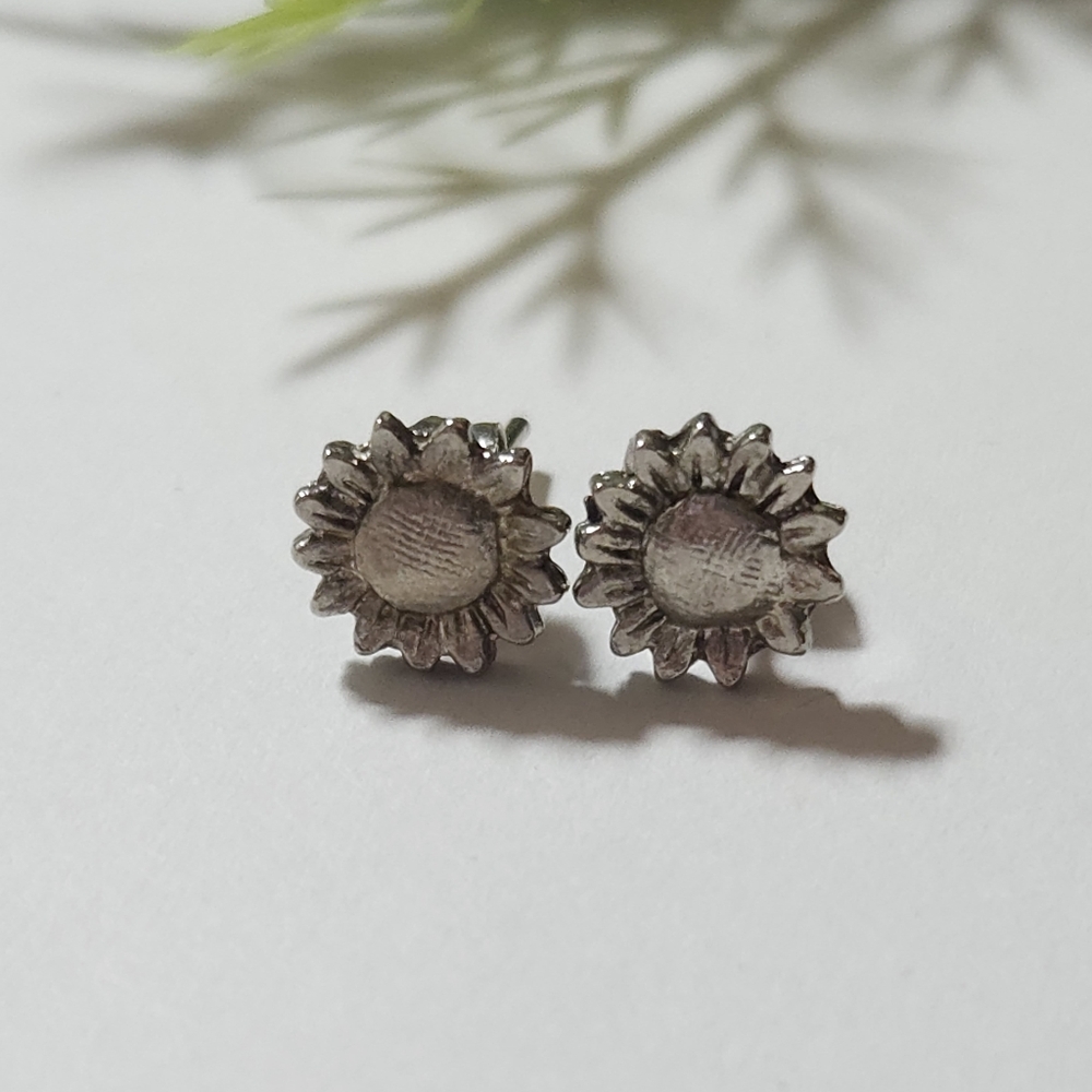 Vintage Silver Sunflower Stud Earrings Dainty Flower Stud Earrings - Picture 7 of 7